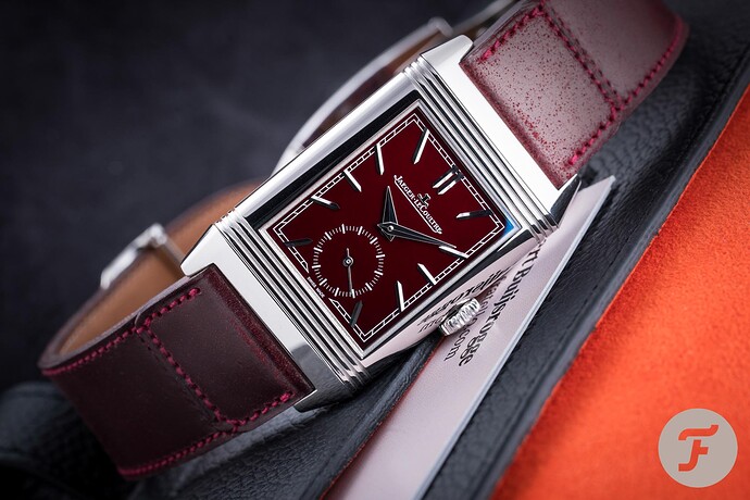 Jaeger-LeCoultre-Reverso-Tribute-SS-Burgundy.003-Edit