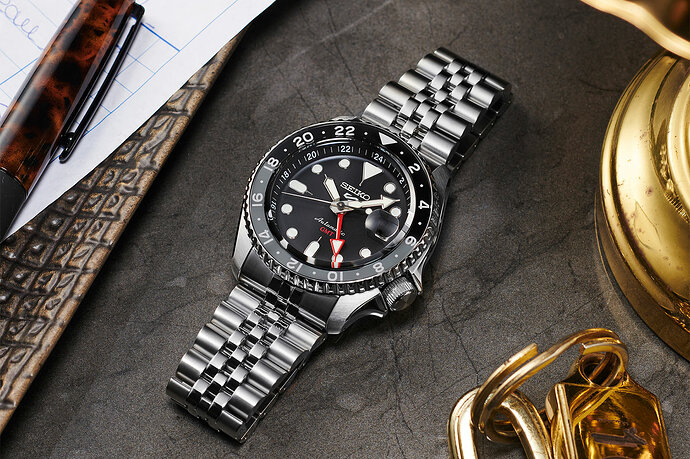 Seiko 5 GMT