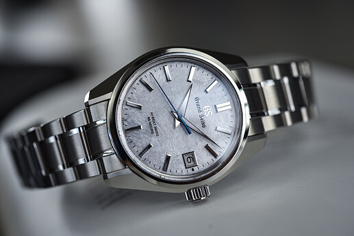 Grand-Seiko-44GS-Hi-Beat-Calibre-9SA5-Ice-Blue-Dial-SLGH013-review-6
