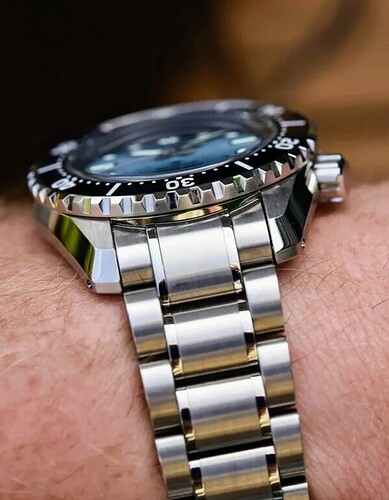Seiko-Prospex-1968-Diver-Modern-Re-Interpretation-SLA073-10-768x768~2