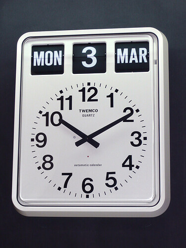 Twemco calendar klok