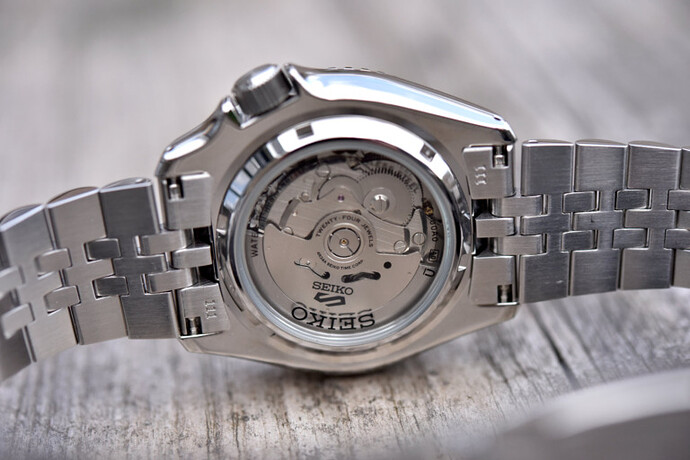 Seiko-5-Sports-Style-GMT-SSK001K1-SSK003K1-SSK005K1-7-768x512
