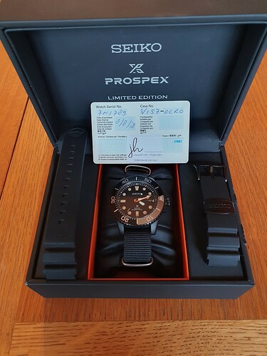 horloge in open doos+garantiekaart