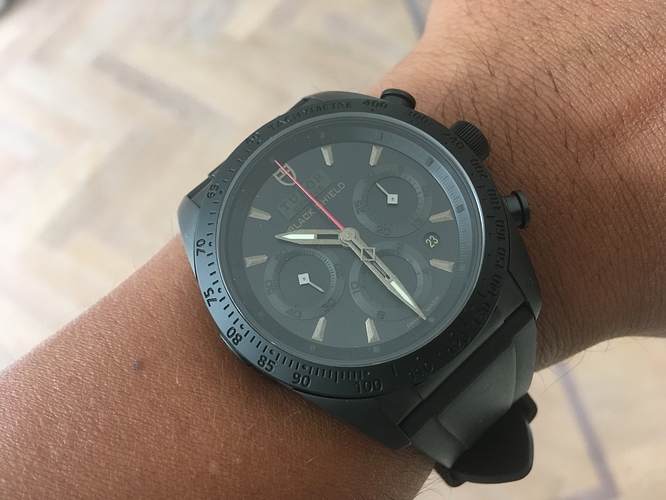OH.watches.Tudor.FastriderBlackShield.M42000CN.200823.rubber_wristshot01