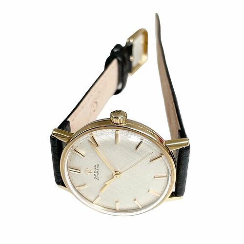 Omega Genève Linen Dial crown