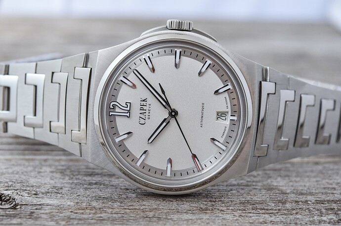 MONOCHROME-Montre-de-Souscription-2-Czapek-Monochrome-White-Edition-4