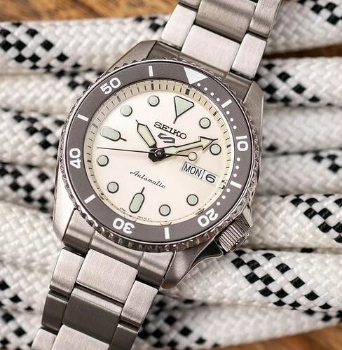 Seiko 5 Sports SRPK31K1_whiteone