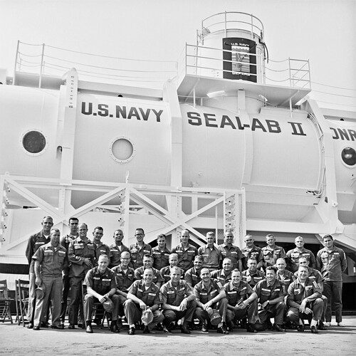 191017-sealab-2-1965-all-divers