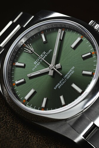 rolex-oyster-perpetual-114200-olive-green-01