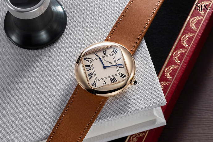 cartier-pebble-review-lifestyle-3