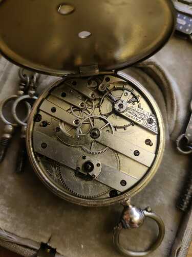 Horloge links 3