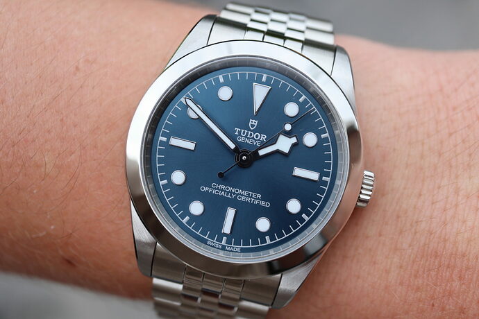 Tudor Black Bay 39 blue 01