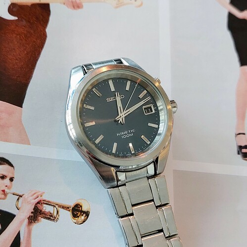 SEIKO 5M62-0D50 KINETIC SN181592-37mm-20011228-p083a