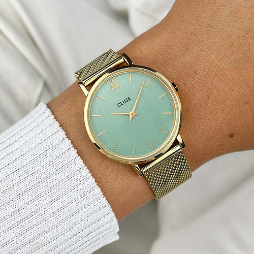 wristshot_CW0101203030_1400x1400_73927850-bfaf-4f85-a227-864e853b89f6_1136x