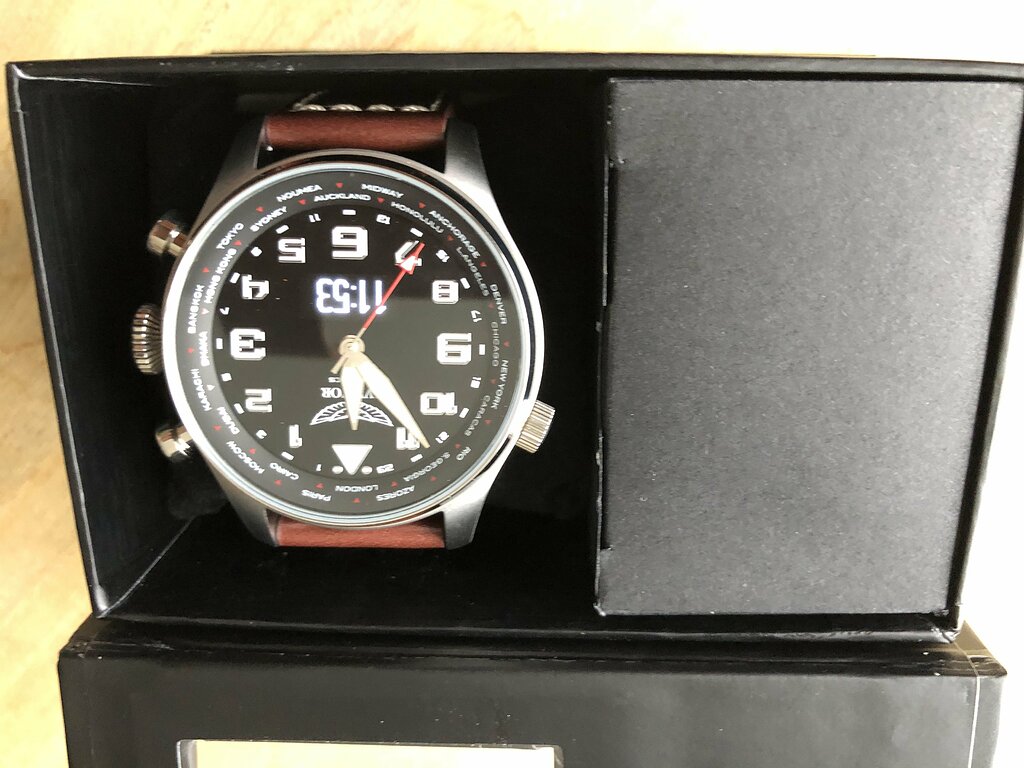 Avw79215g327 aviator deals