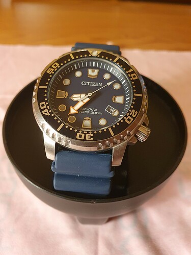 Horloge in onderkant duikfles
