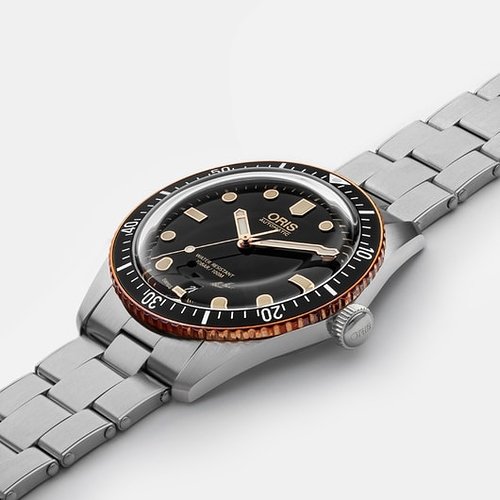Oris18-Bracelet-3Q_2048x2048