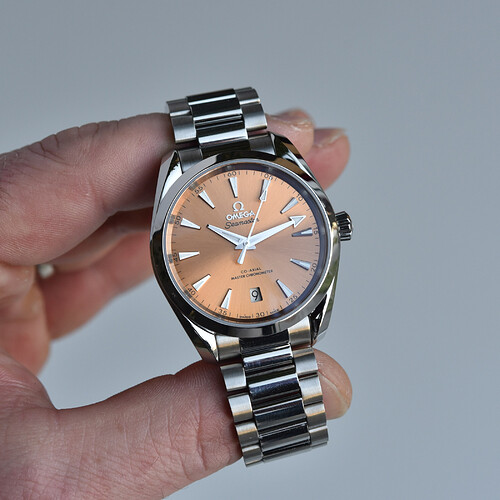 New-Colours-for-2022-Omega-Seamaster-Aqua-Terra-150m-38mm-and-34mm-hands-on-6