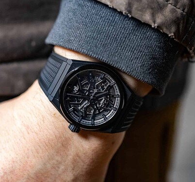 Zenith-Defy-Classic-Black-Ceramic-39-scaled