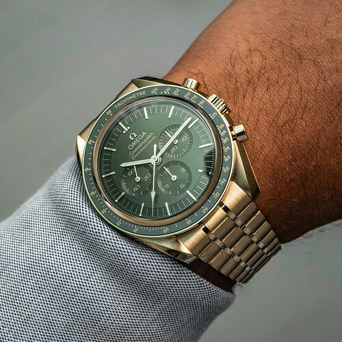 Omega-Speedmaster-Moonwatch-Professional-Moonshine-Gold-1-1536x1536