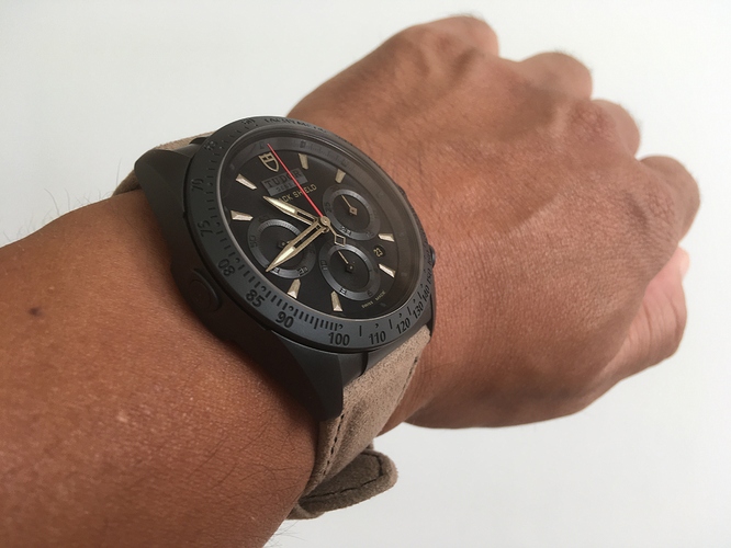 OH.watches.Tudor.FastriderBlackShield.M42000CN.200823.alcantara_wristshot01