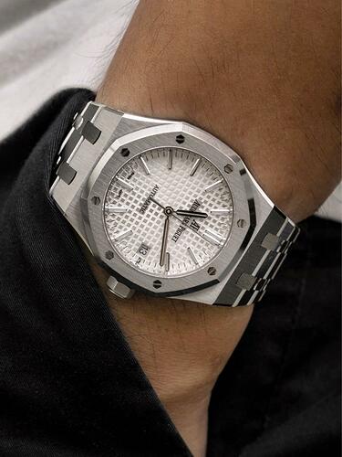 audemars_piguet_royal_oak_37mm_1611306377_b4024ad5_progressive