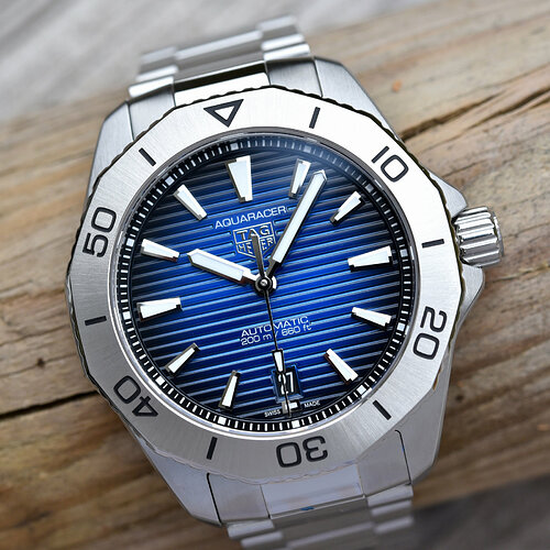 TAG-Heuer-Aquaracer-Professional-200-Smokey-Blue-2