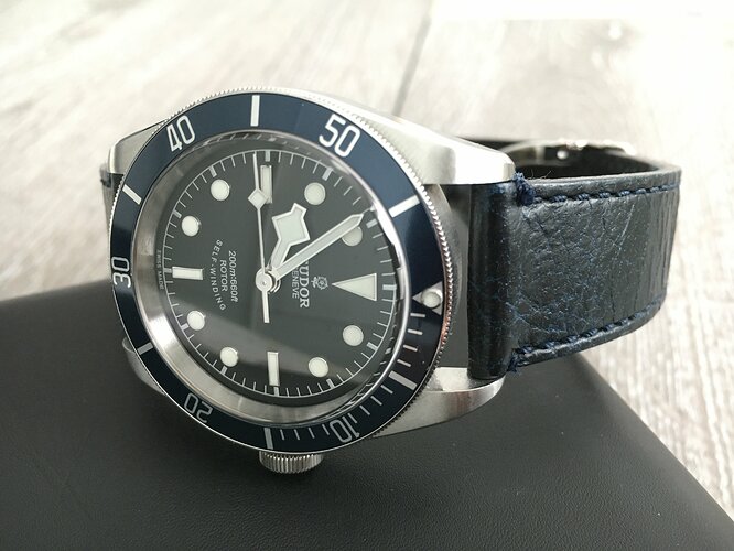 OH.watches.Tudor.BlackBayBlue.closeup.161030