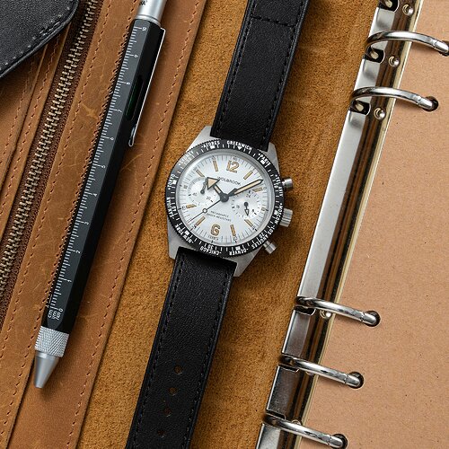 White_Chronograph_Skindiver_WT_Chrono-Mecaquartz