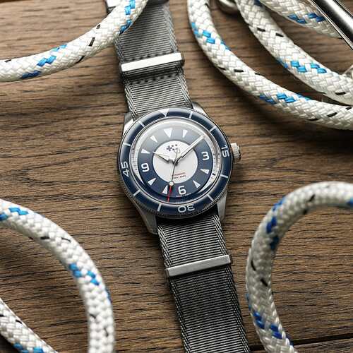watches-watchgecko-x-christopher-ward-c65-aquitaine-overton-vintage-v-stitch-blue-suede-signature-nato-strap-grey-36170332733603_1024x1024@2x.progressive