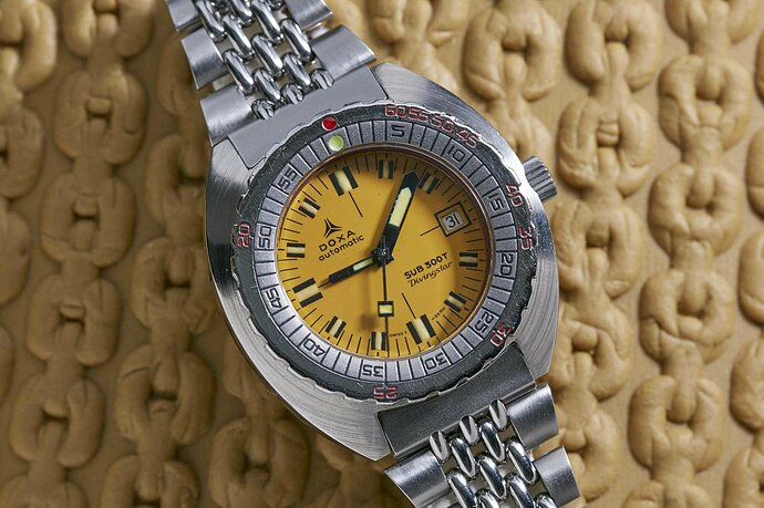 Doxa_Diving_Star_AS00601_1_a6046a54-c7e9-402b-a62b-54e51e5e489b
