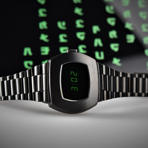 Hamilton-PSR-MTX-Limited-Edition-for-The-Matrix-Resurrections-hands-on-5