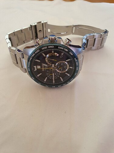 horloge op zijn kant