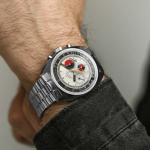 2105-OmegaSoccerTimer-Wrist_1024x1024