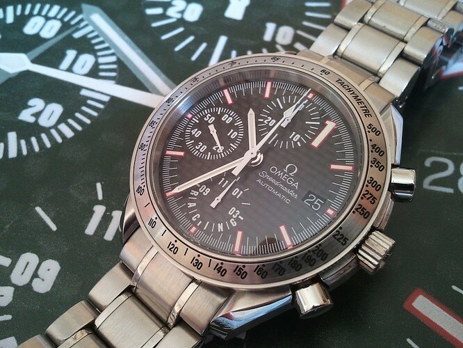 Omega-Speedmaster-Racing-Schumacher-World-Champion-2001-John-Spellman-1-2