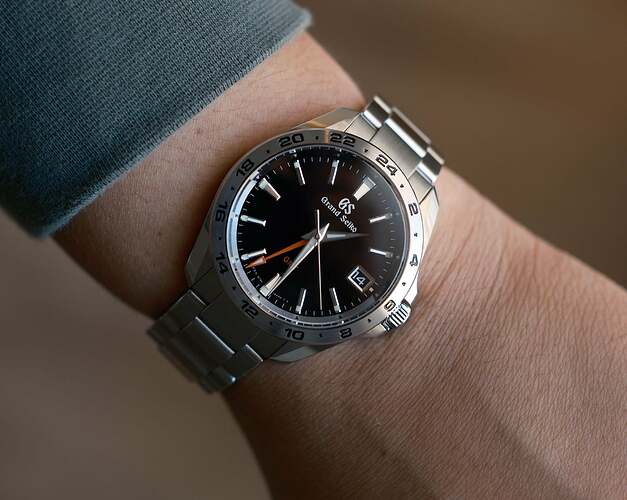 grand-seiko-sbgn003-the-first-grand-seiko-9f-quartz-gmt-v0-mmrfizygca6a1