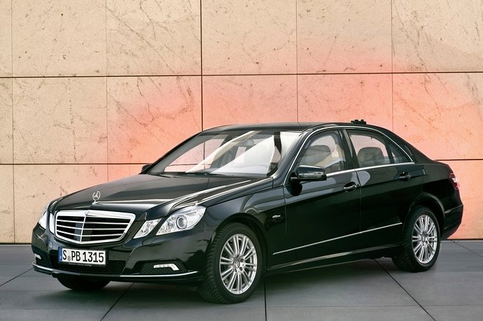 Mercedes_E_Klasse_Guard_2011_01