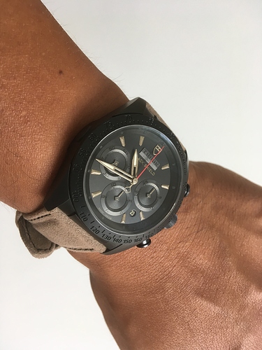 OH.watches.Tudor.FastriderBlackShield.M42000CN.200823.alcantara_wristshot02