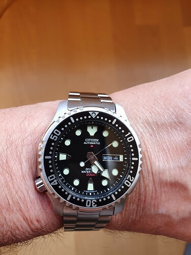 Citizen promaster kroon links maandag 4e