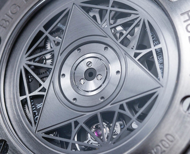 Hublot-Big-Bang-Sang-Bleu-II-Chronograph-BaselWorld-2019-Geometrics-Lines-Design-13-1024x827