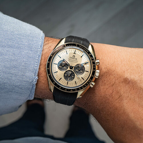 Omega-Speedmaster-Moonwatch-Professional-Moonshine-Gold-13-1024x1024