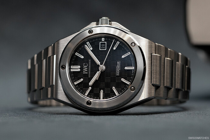 IWC-Ingenieur-Autmatic-40-IW328901-Gerald-Genta-Design-2