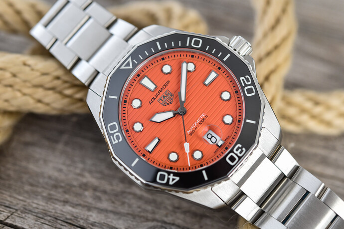 TAG-Heuer-Aquaracer-Professional-300-Orange-Diver-2022-Watches-and-Wonders-WBP201F.BA0632-hands-on-6-2048x1364