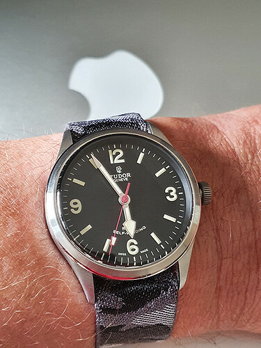 Tudor-MacBook 600x800