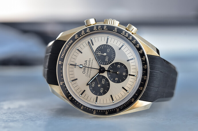 Omega-Speedmaster-Moonwatch-Professional-Moonshine-Gold-calibre-3861-2022-panda-gold-dial-rubber-strap-310.62.42.50.99.001-4