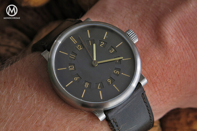 Ochs_Und_Junior_Two_Time_Zones_Titanium