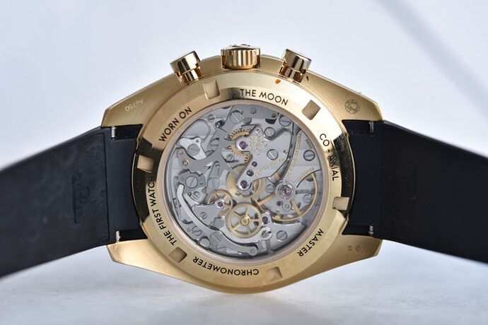 Omega-Speedmaster-Moonwatch-Professional-Moonshine-Gold-calibre-3861-2022-panda-gold-dial-rubber-strap-310.62.42.50.99.001-2-768x512