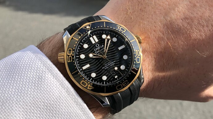 Omega SMP300 Black Sedna on Rubber