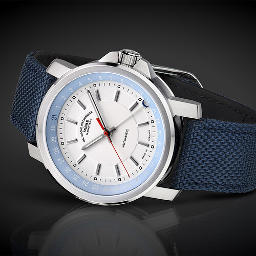 muhle-glashutte-M1-25-32-NB-29er-pointer-date-automatic-mens-watch-angled