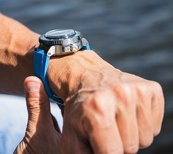 Oris-Aquis-Pro-25~2